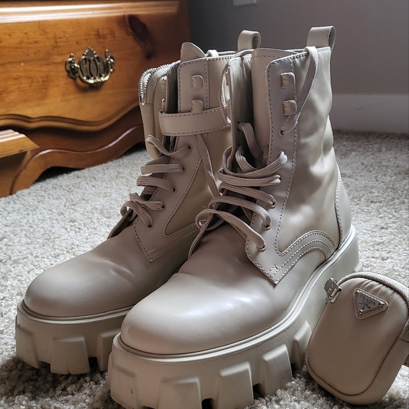 Prada Monolith leather and Re-Nylon boots with pouch shade Dessert beige - Picture 2 of 7